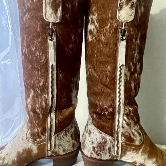 Stylish Cowhide Boots - Auburn and White - Picture 4 of 7
